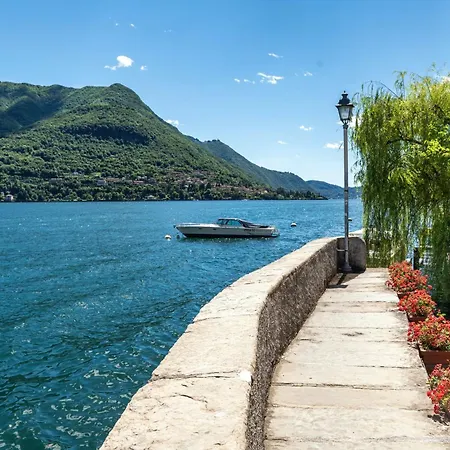 Tiny By Quokka 360 - Charming Lakeside In شقة Carate Urio